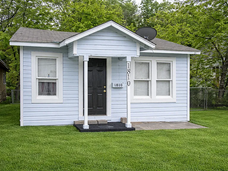 1810 Burnet St — Photo 3
