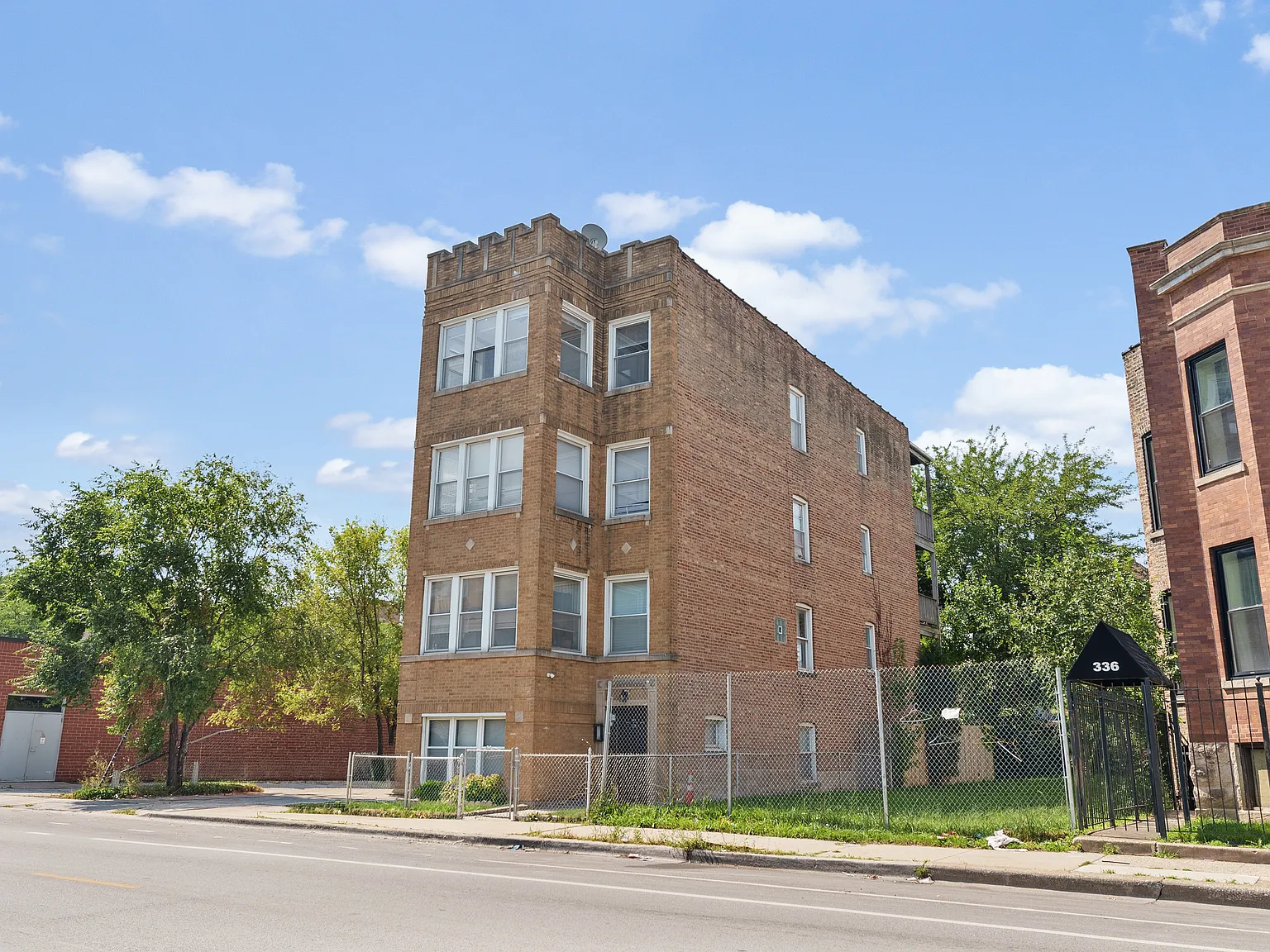 3 bed, 1200 sqft, $1,800 — Photo 2