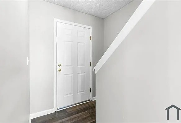 8228 Wynewood Ct — Photo 4