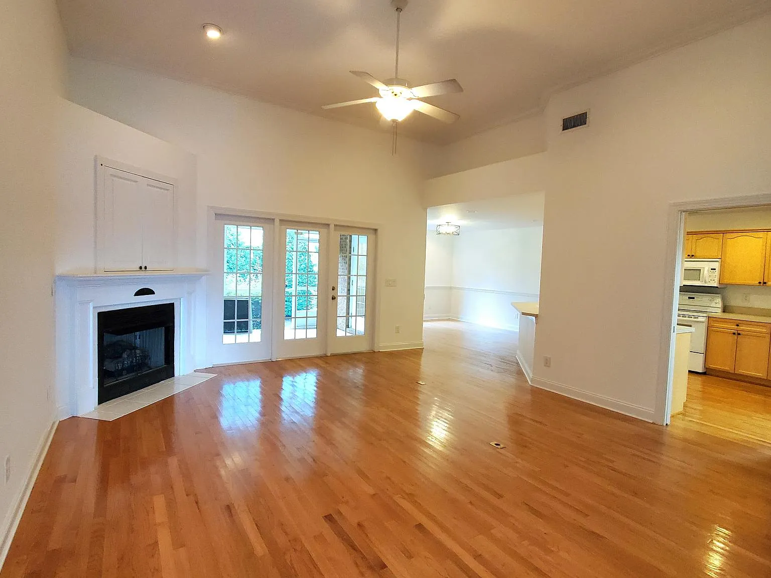 100 Stetten Ct — Photo 2