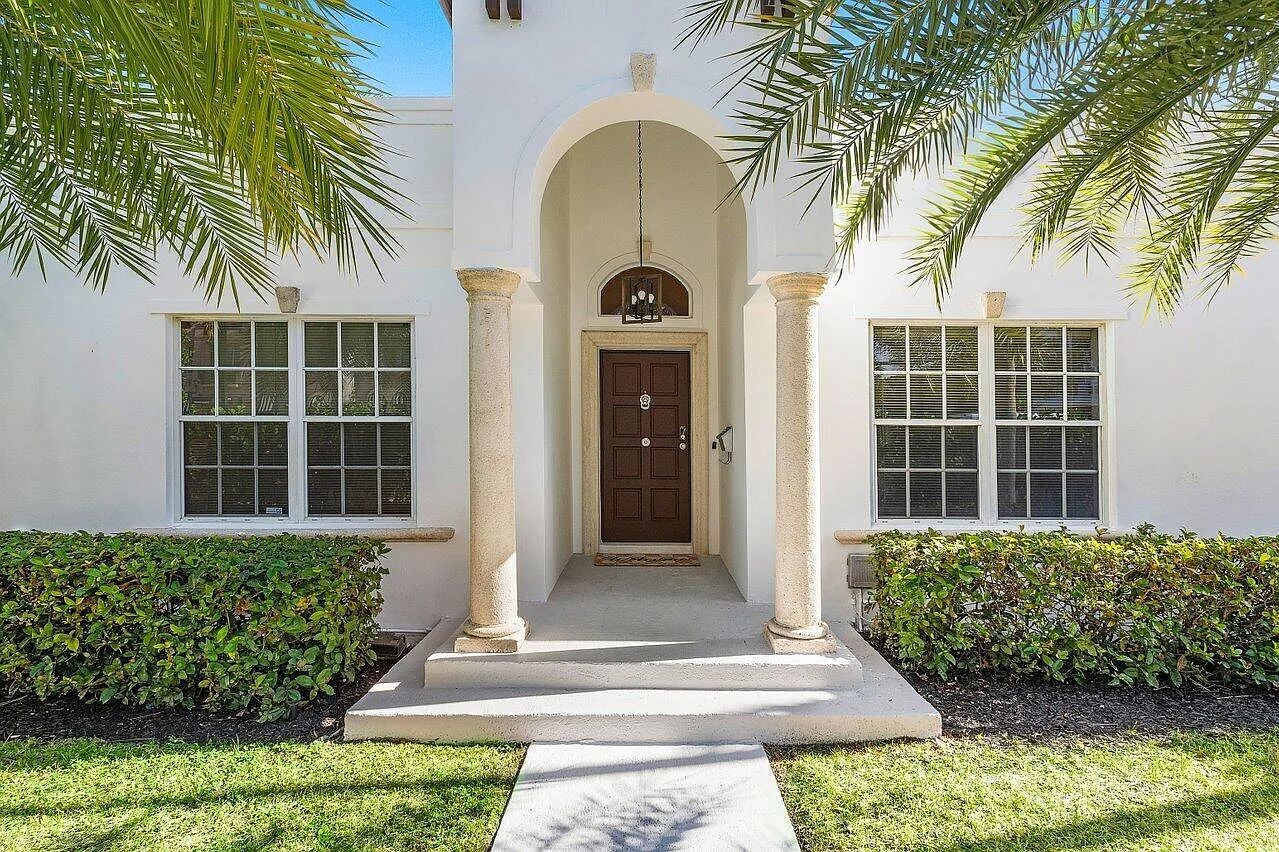 3 bed, 3.0 bath, 2362 sqft, $20,000 — Photo 3