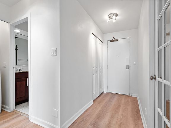 3rd image of 3033 N Sheridan Rd APT 910