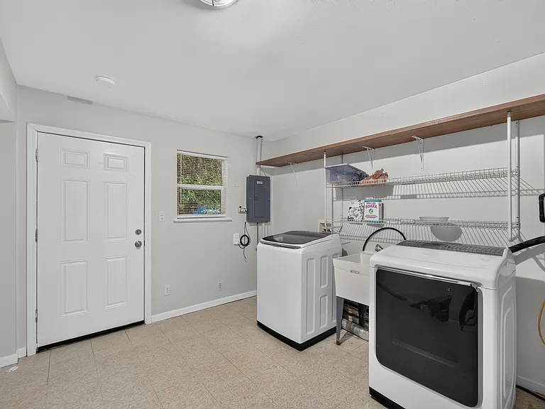 334 E Hunt Ave — Photo 20
