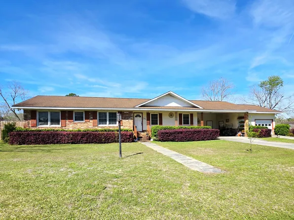 2505 Winchester Dr, Waycross, GA 31501