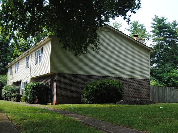 2nd image of 9120 Cedarpark Ln