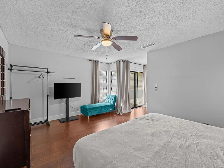 1520 Shaker Cir — Photo 12