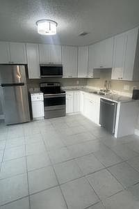 5th image of 218 Homewood Pl