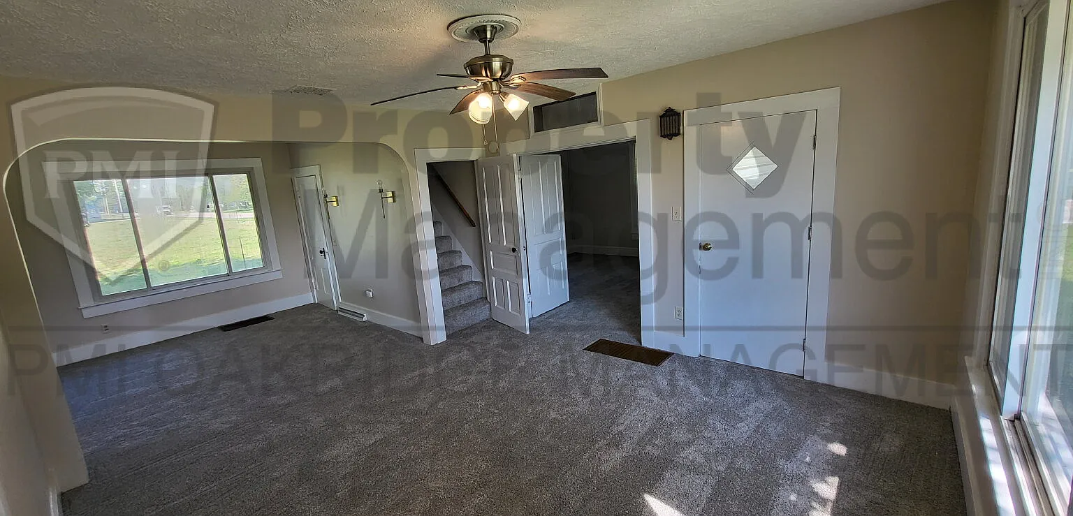 3 bed, 1.5 bath, 1344 sqft, $1,425 — Photo 2