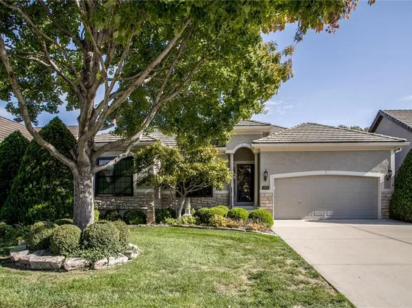 3913 NW Redspire St, Lees Summit, MO 64064