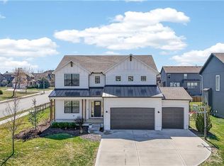 1505 SW Georgetown Dr, Lees Summit, MO 64082