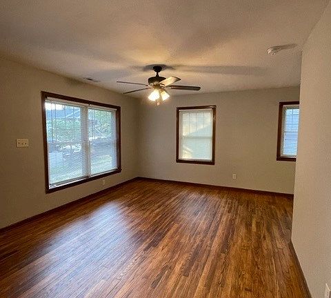 4th image of 214 E Vermilya Ave