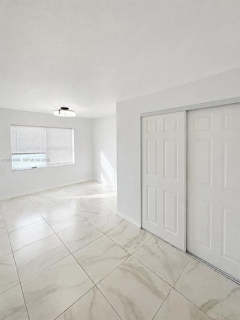 Building Photo - 10559 La Placida Dr