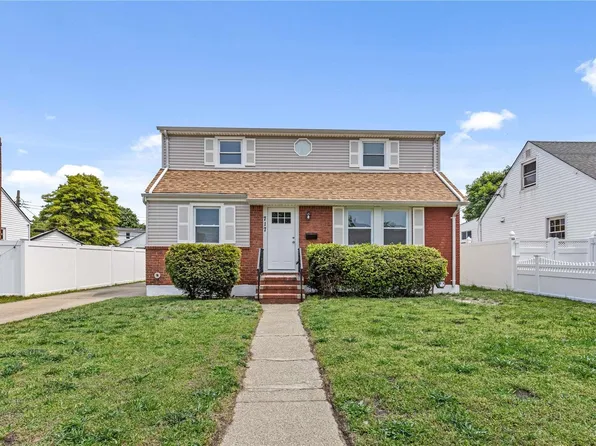 717 Windsor Road, Uniondale, NY 11553