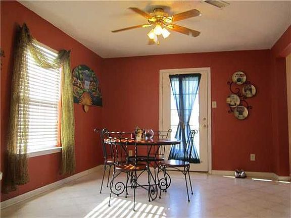 5th image of 9121 Amberleigh Dr