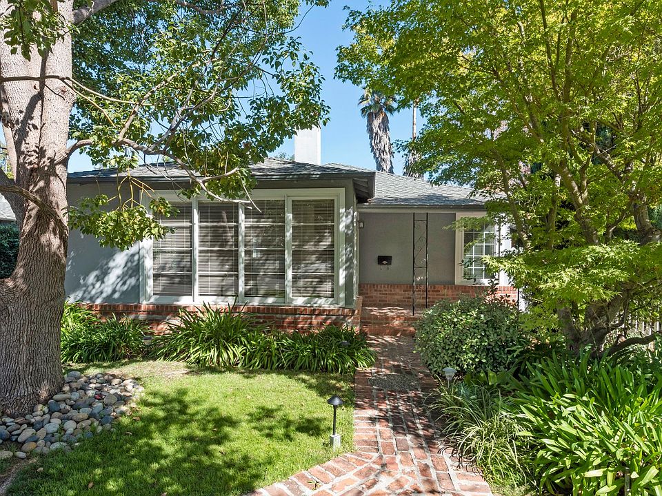 Desirable Menlo Park Location!