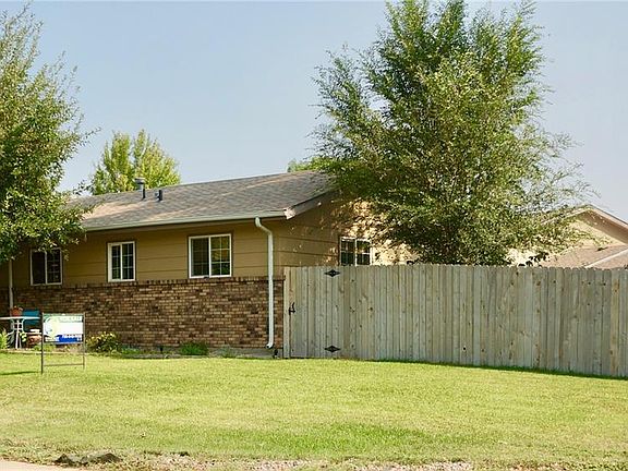 2nd image of 11 Cottonwood Ct