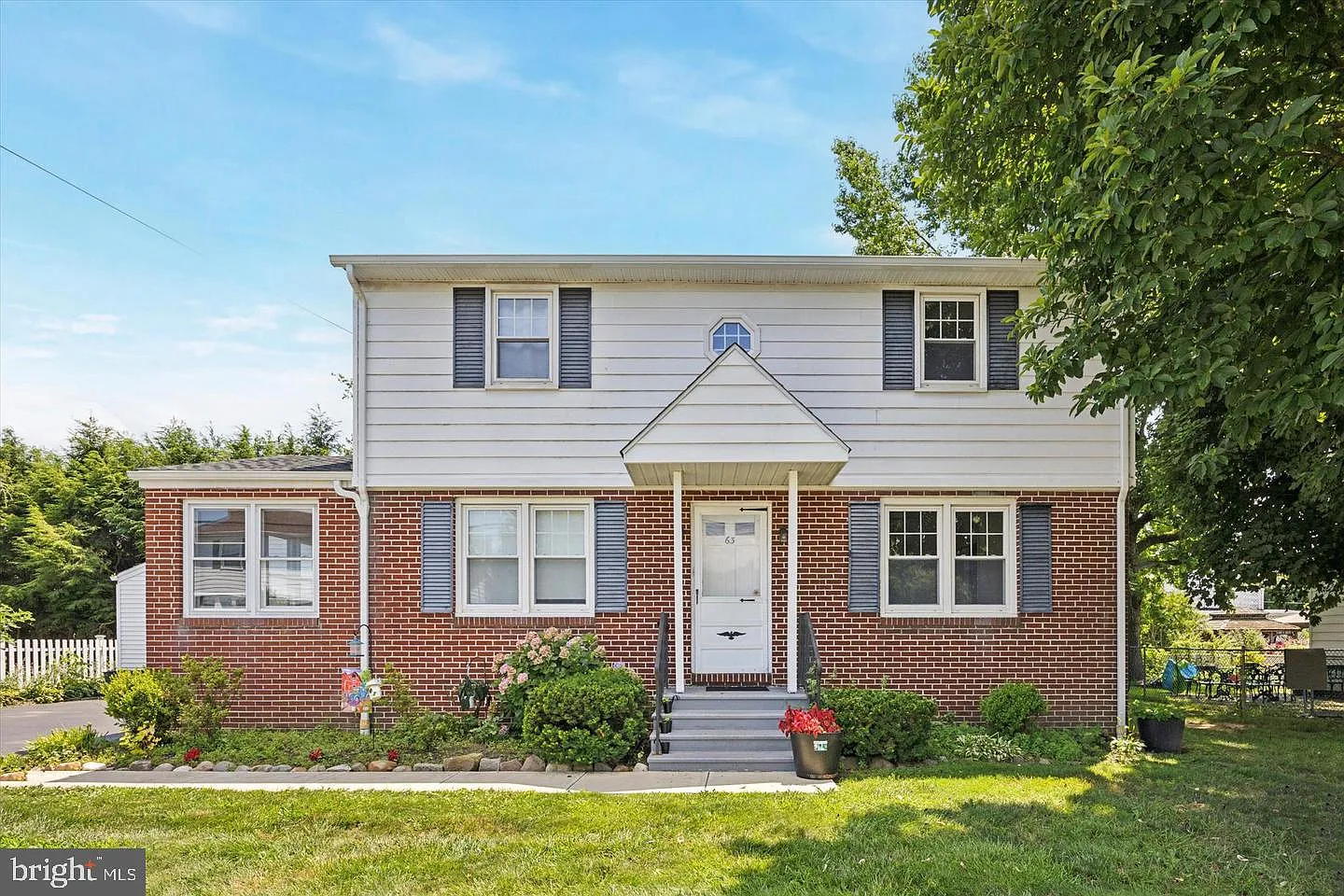 2 bed, 1.0 bath, 1000 sqft, $2,000 — Photo 1