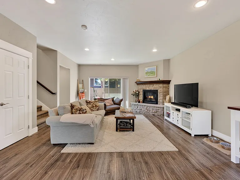 62879 NE Nolan St — Photo 9