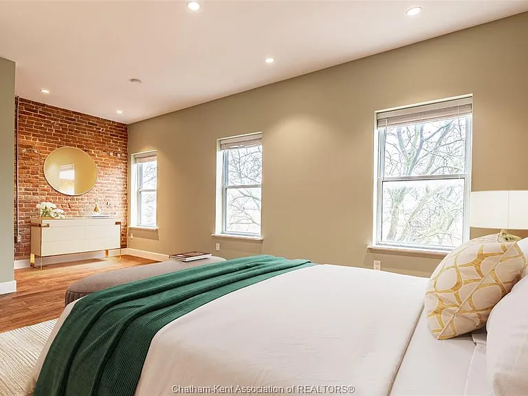 69 King St W #202 — Photo 22
