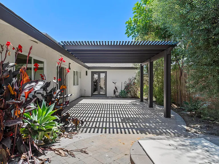 9433 Geranium Cir — Photo 16