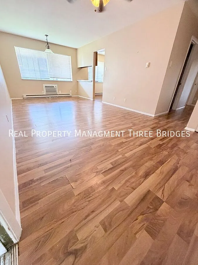 Hazelcrest 2br/1ba — Photo 1