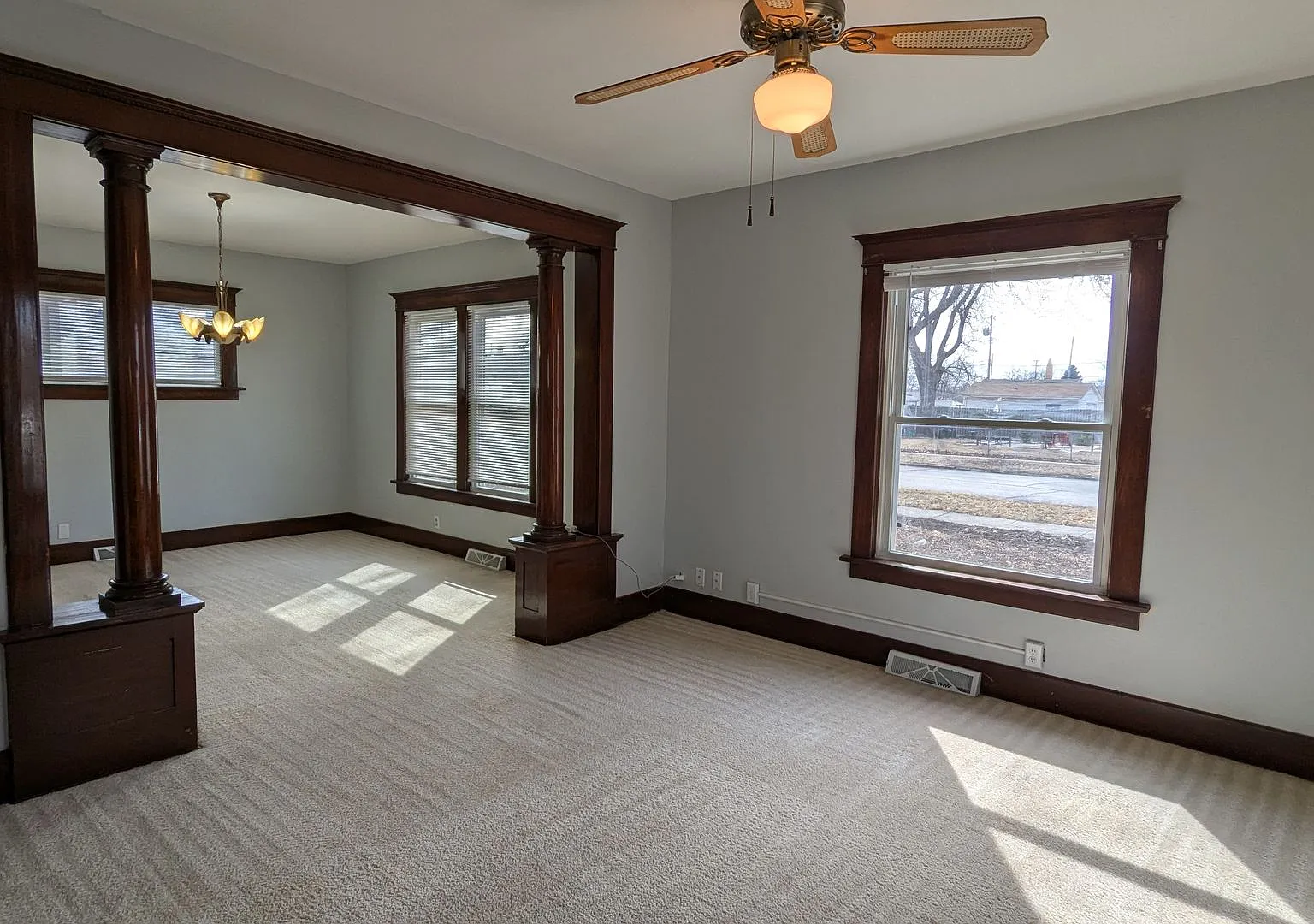 Beautiful Home on Corner Lot — Photo 3