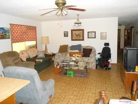 3rd image of 1104 E Goliad Ave