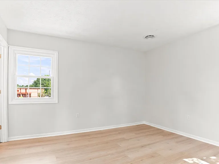 102 Linwood Ct — Photo 79