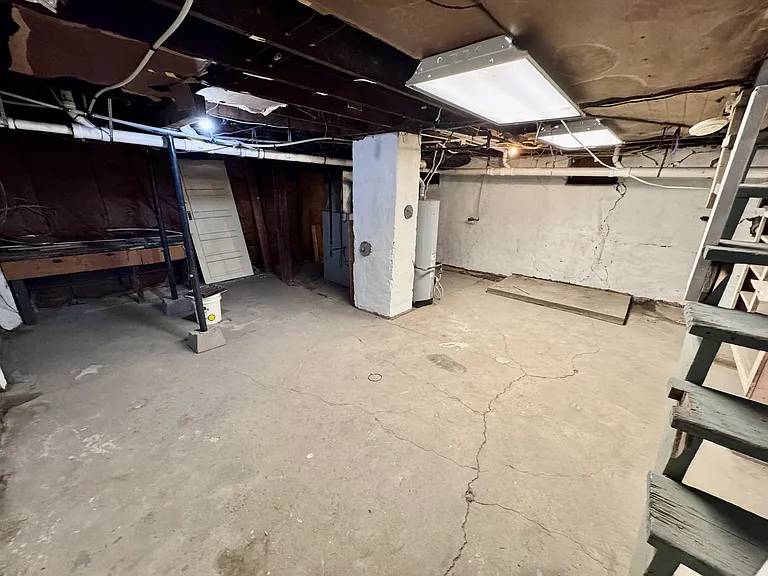 204 W 15th St — Photo 24