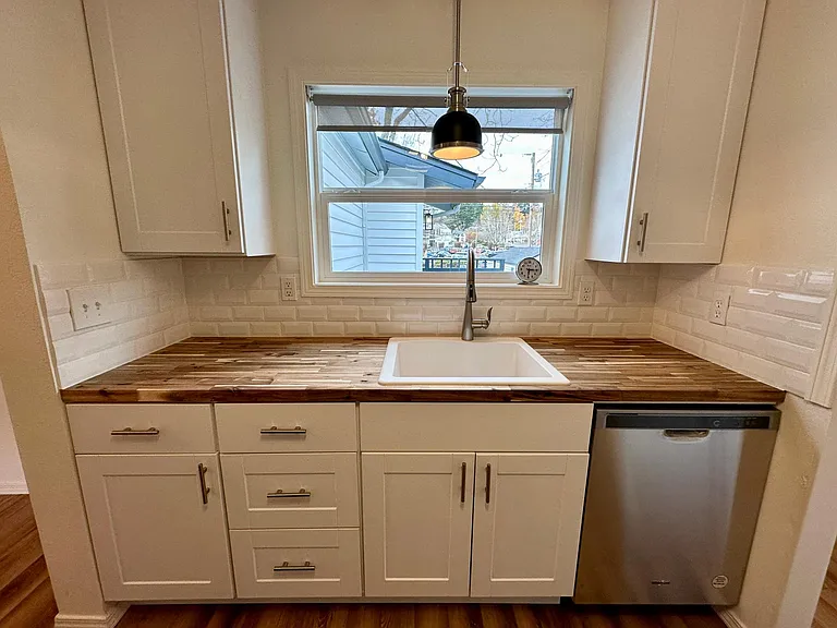 712 NE 2nd Ave — Photo 3