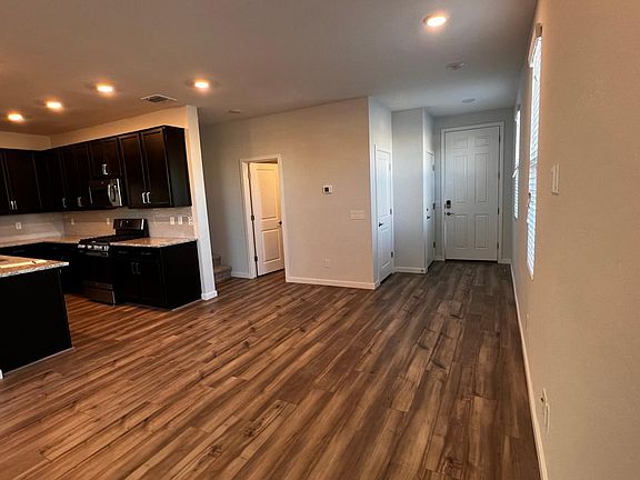 5th image of 1115 W Diamondback Dr