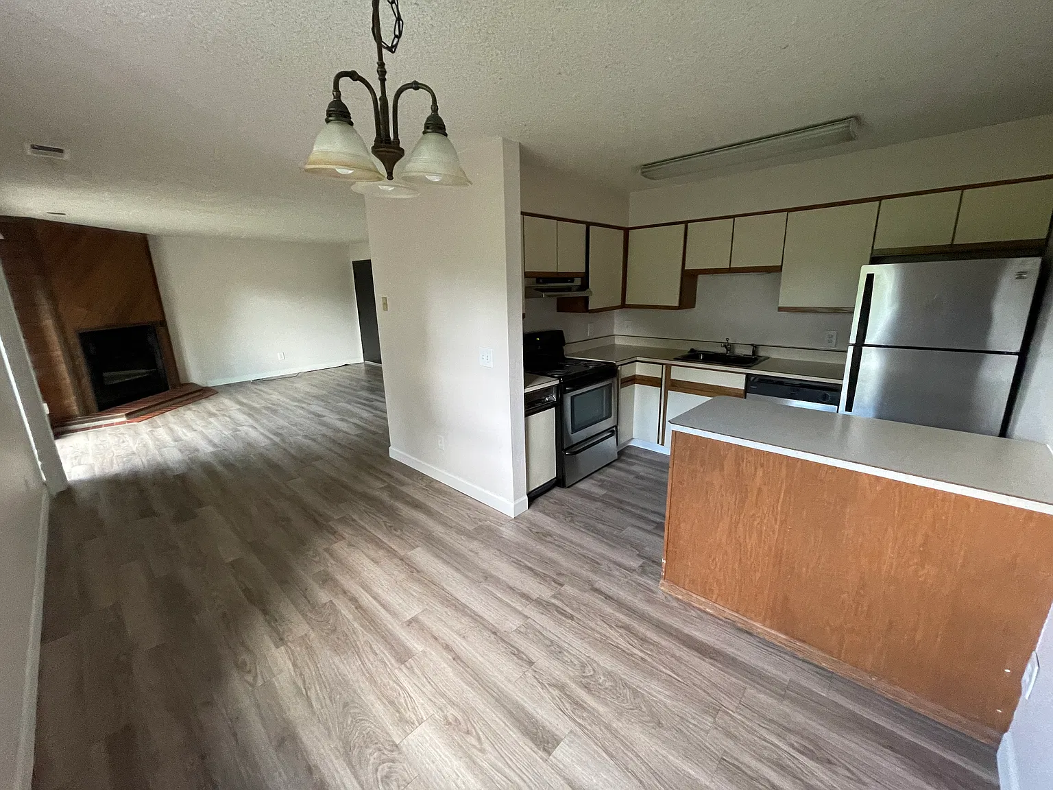 2 bed, 838 sqft, $1,595 — Photo 3