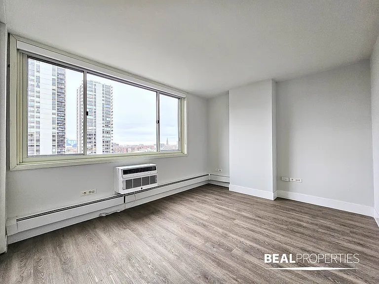 1344 N Dearborn — Photo 29