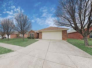 608 Oak Hollow Trl, Saginaw, TX 76179