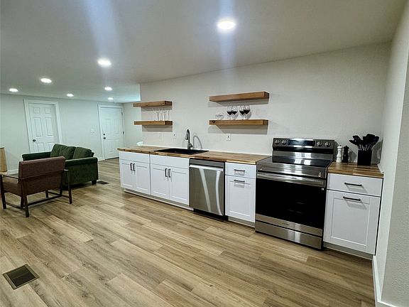 3rd image of 889 Quail Creek Cir