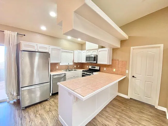 11381 S Kingman Ave — Photo 5