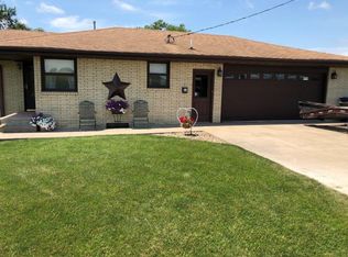 735 210th Ave, Pella, IA 50219