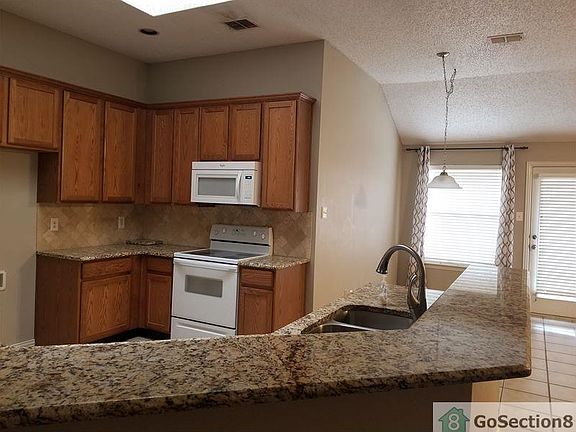 3rd image of 3720 Gardenia Ln