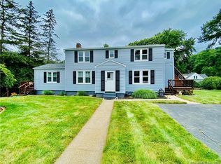 123 1/2 Steinmann Ave #2, Middlebury, CT 06762