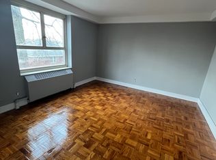 7303 194th St, Fresh Meadows, NY 11366