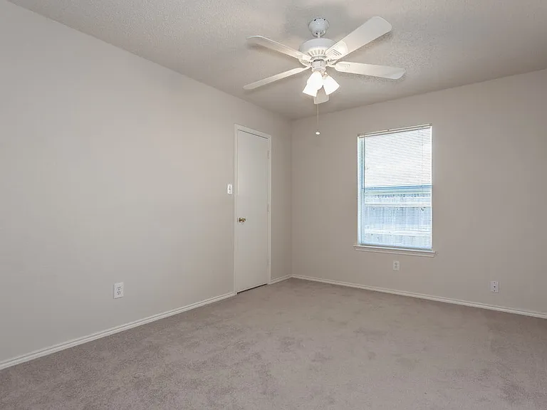 10216 Aurora Dr — Photo 7