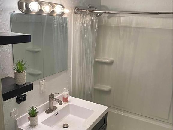4th image of 1403 Avenue K #1