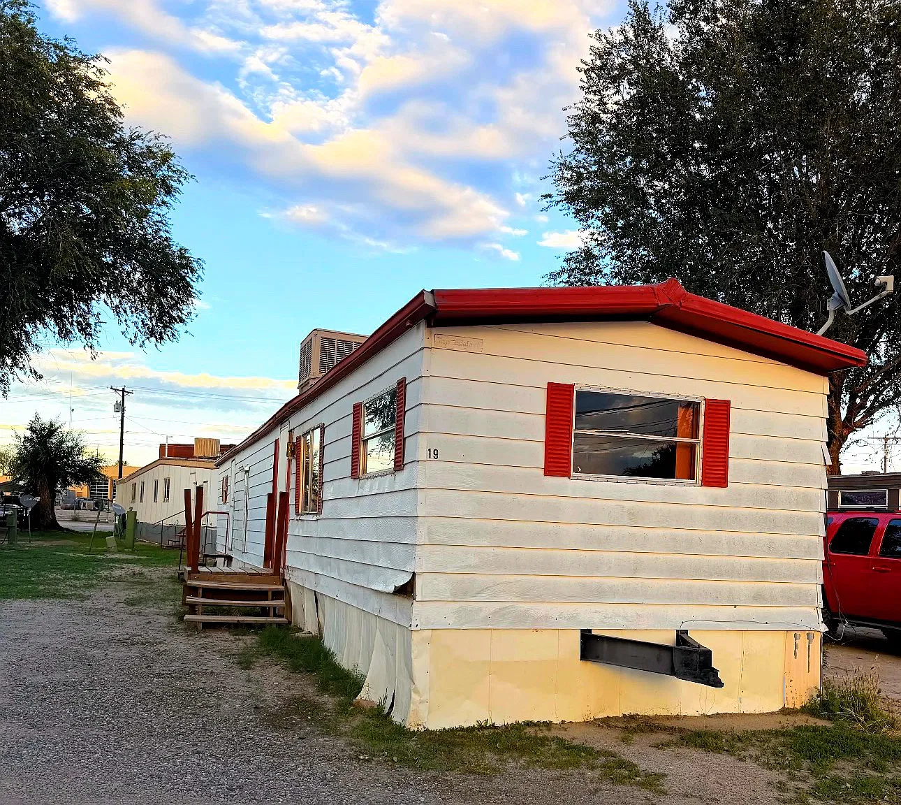 3 bed, 780 sqft, $850 — Photo 1