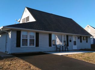 17 Trellis Rd, Levittown, PA 19056