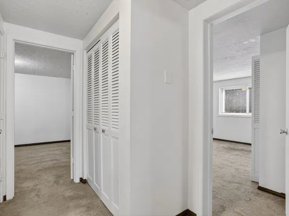 Division 890, 890 NW Division St APT 8, Gresham, OR 97030