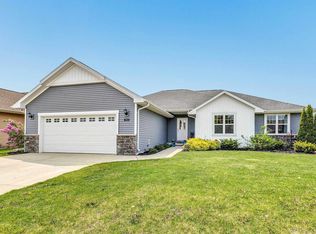 635 Castlestone Ct, Oneida, WI 54155
