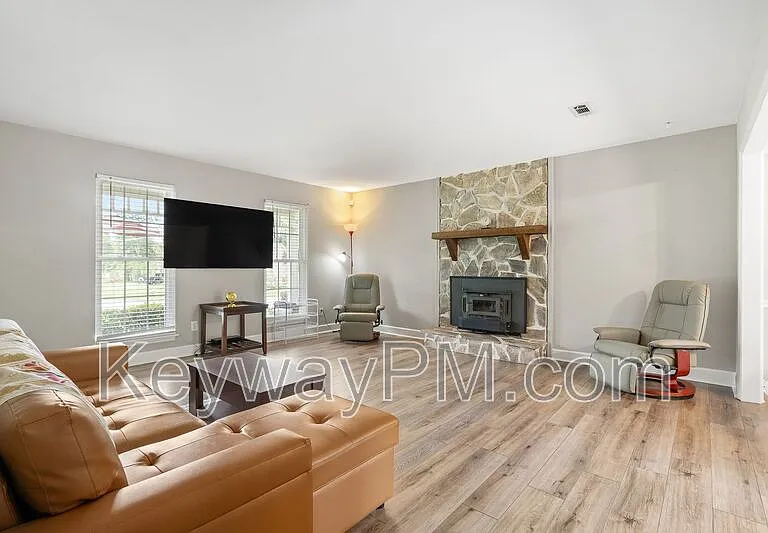 547 Pheasant Run Dr — Photo 2