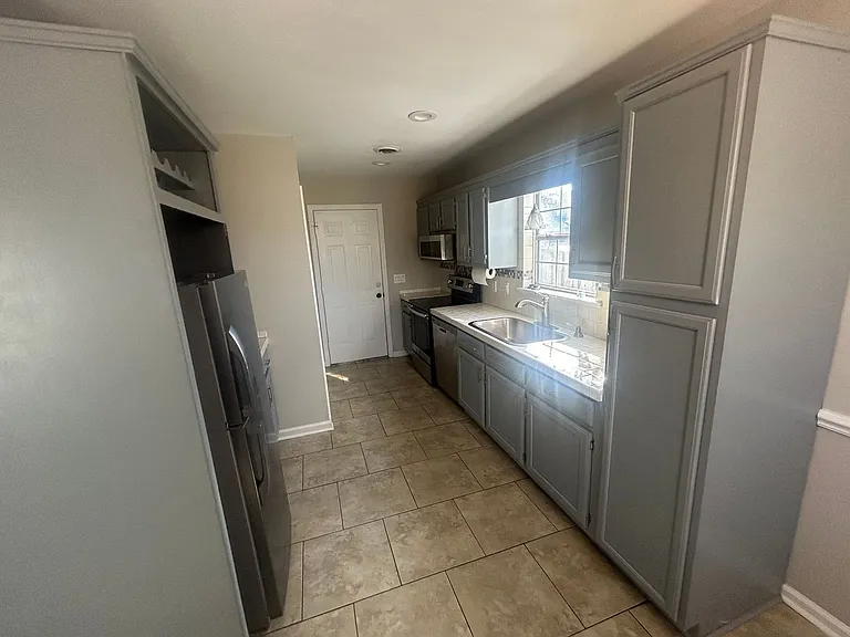 2729 Temperance Dr — Photo 8