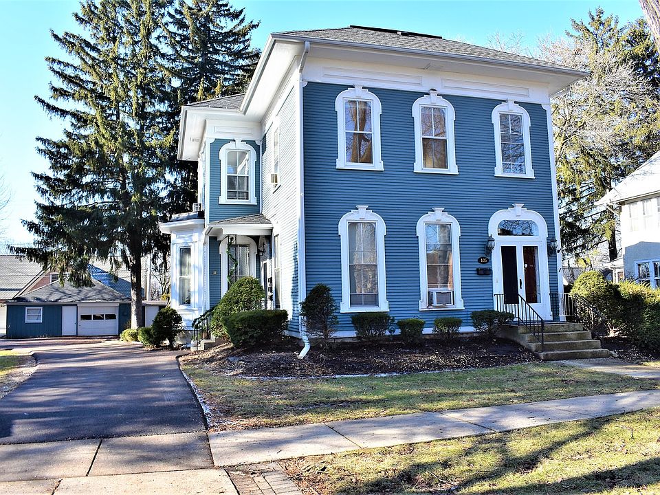 1st image of 135 N Brainard St #201