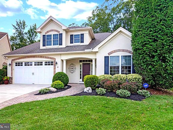 2nd image of 32 Harlow Cir